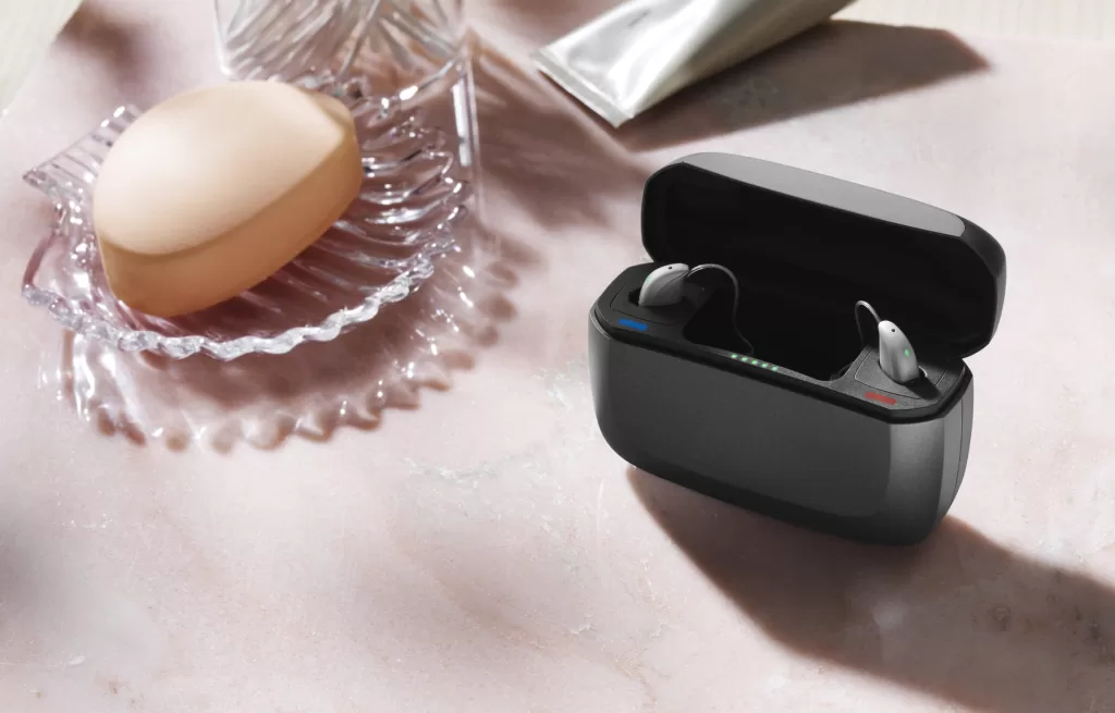 Aparelhos Auditivos Recarregáveis: Conforto, Sustentabilidade e Eficiência