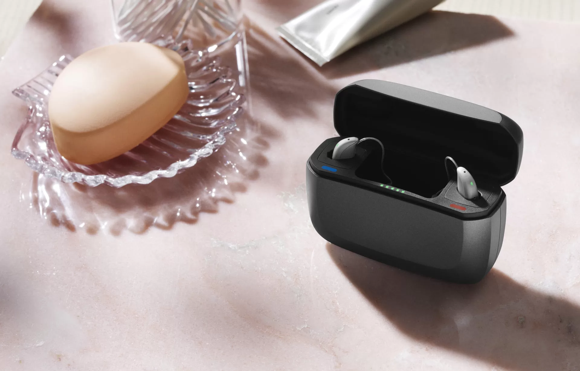 Aparelhos Auditivos Recarregáveis: Conforto, Sustentabilidade e Eficiência